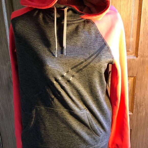 Women’s Nike Therma Fit Sweatshirt Hoodie    - Picture 2 of 8